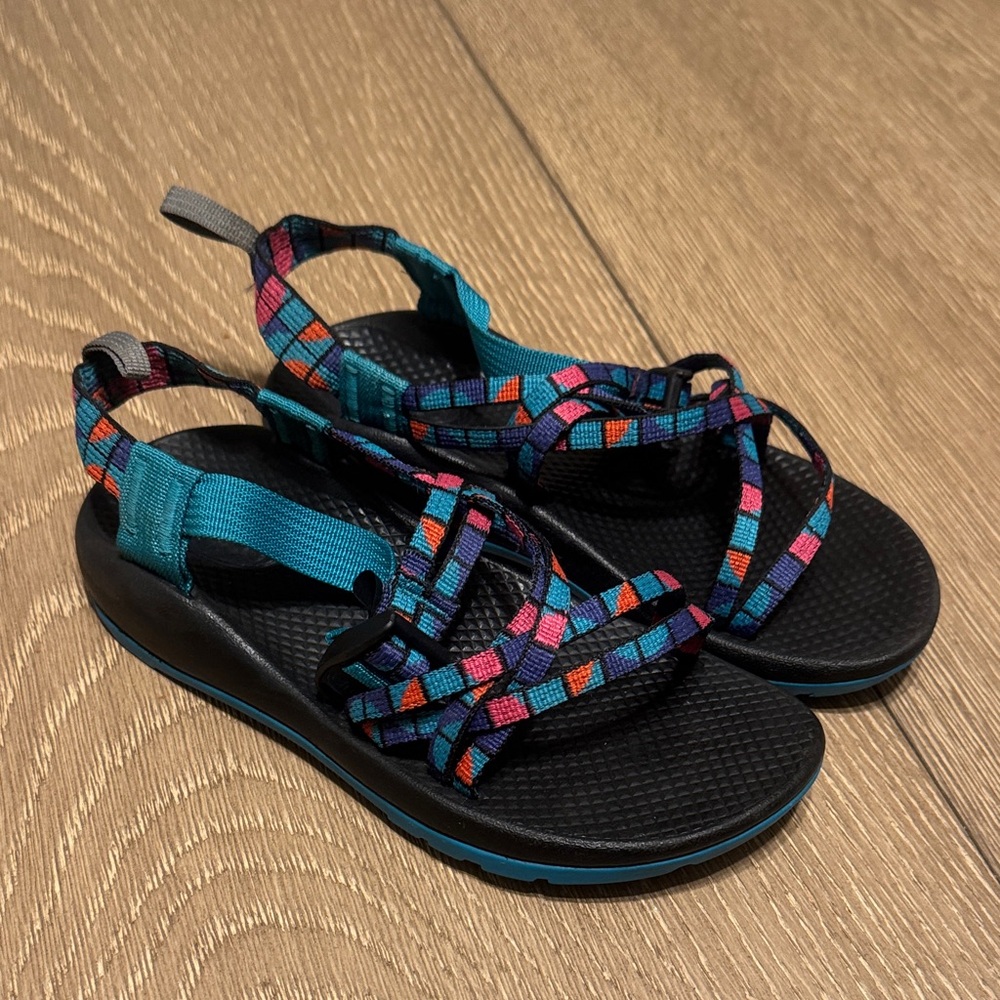 Chaco Sandals Youth 4 - Picture 2 of 7